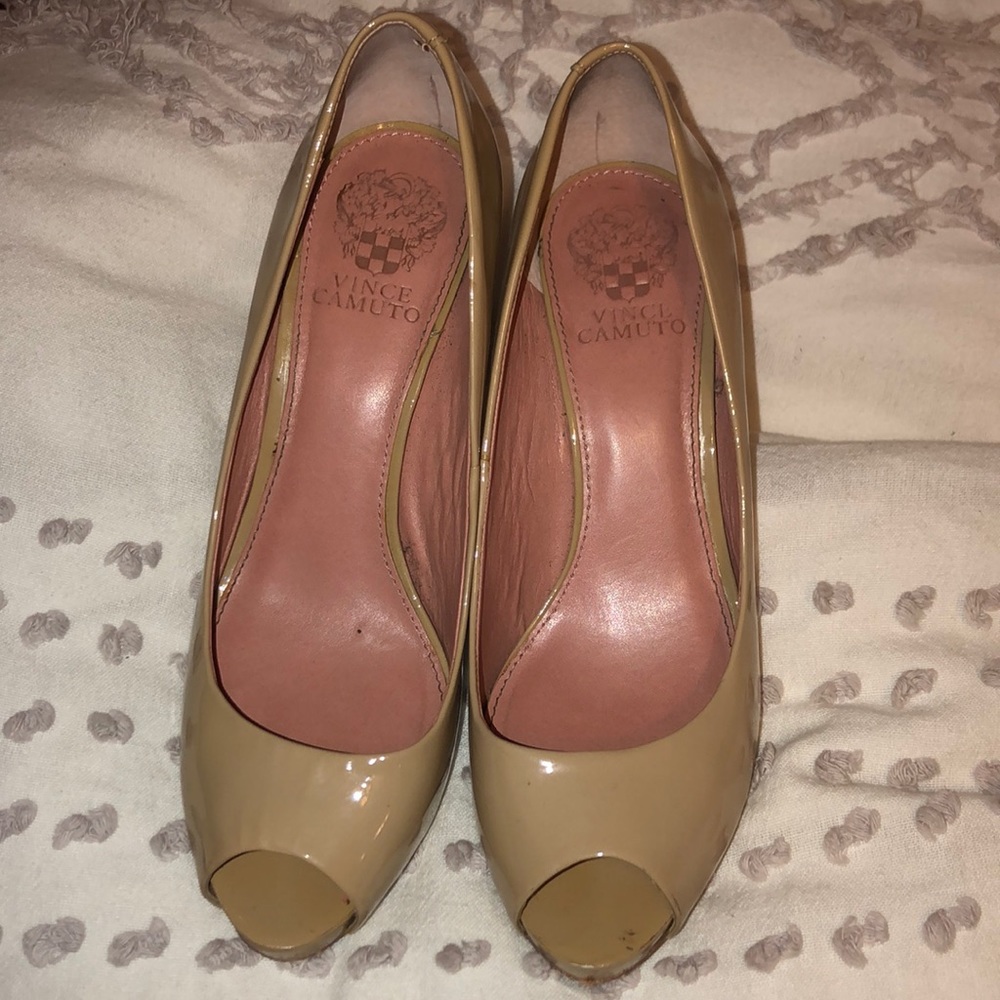 Vince Camuto nude peep toe heel